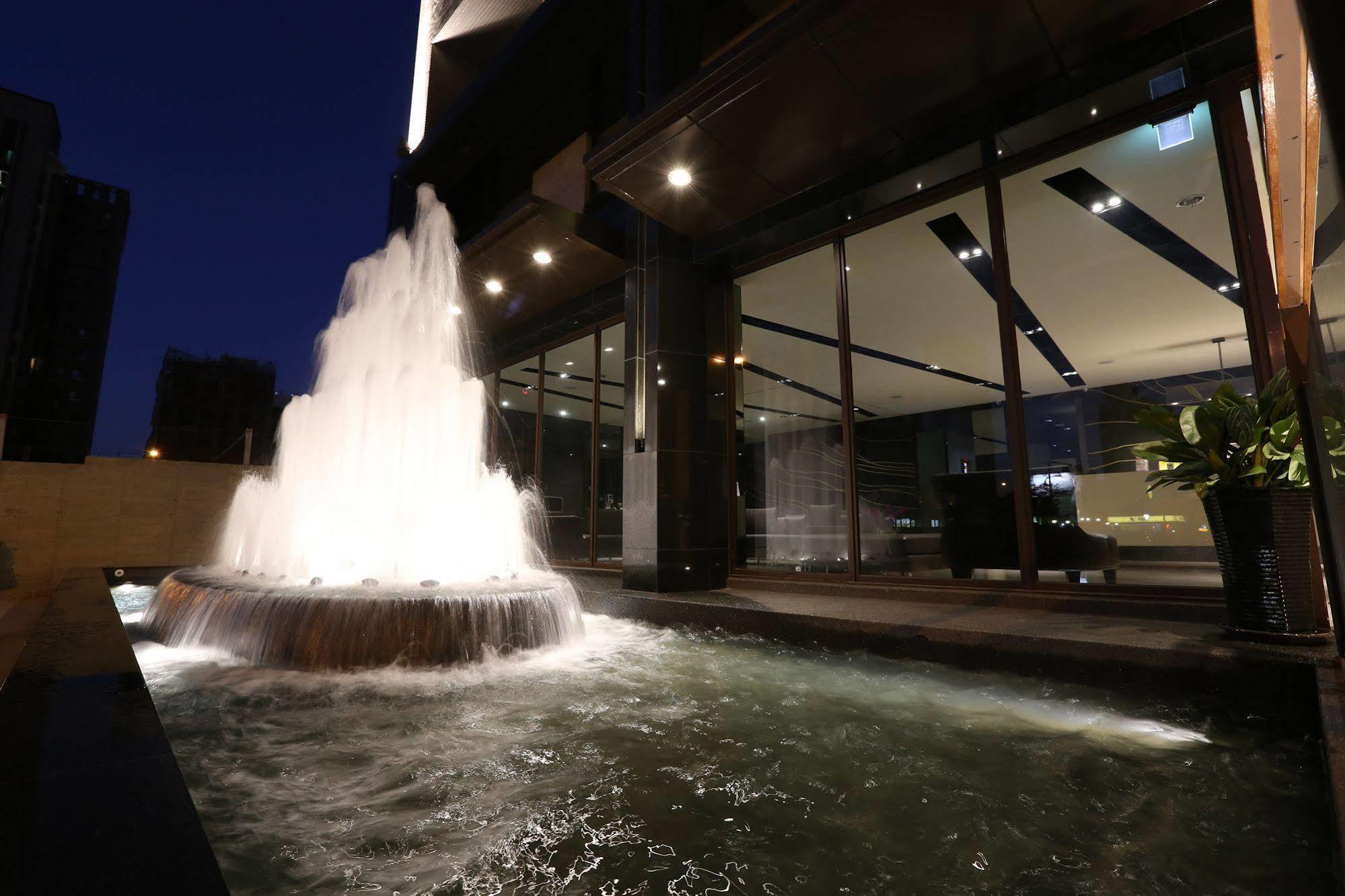 Kun Hotel Taichung Exterior foto