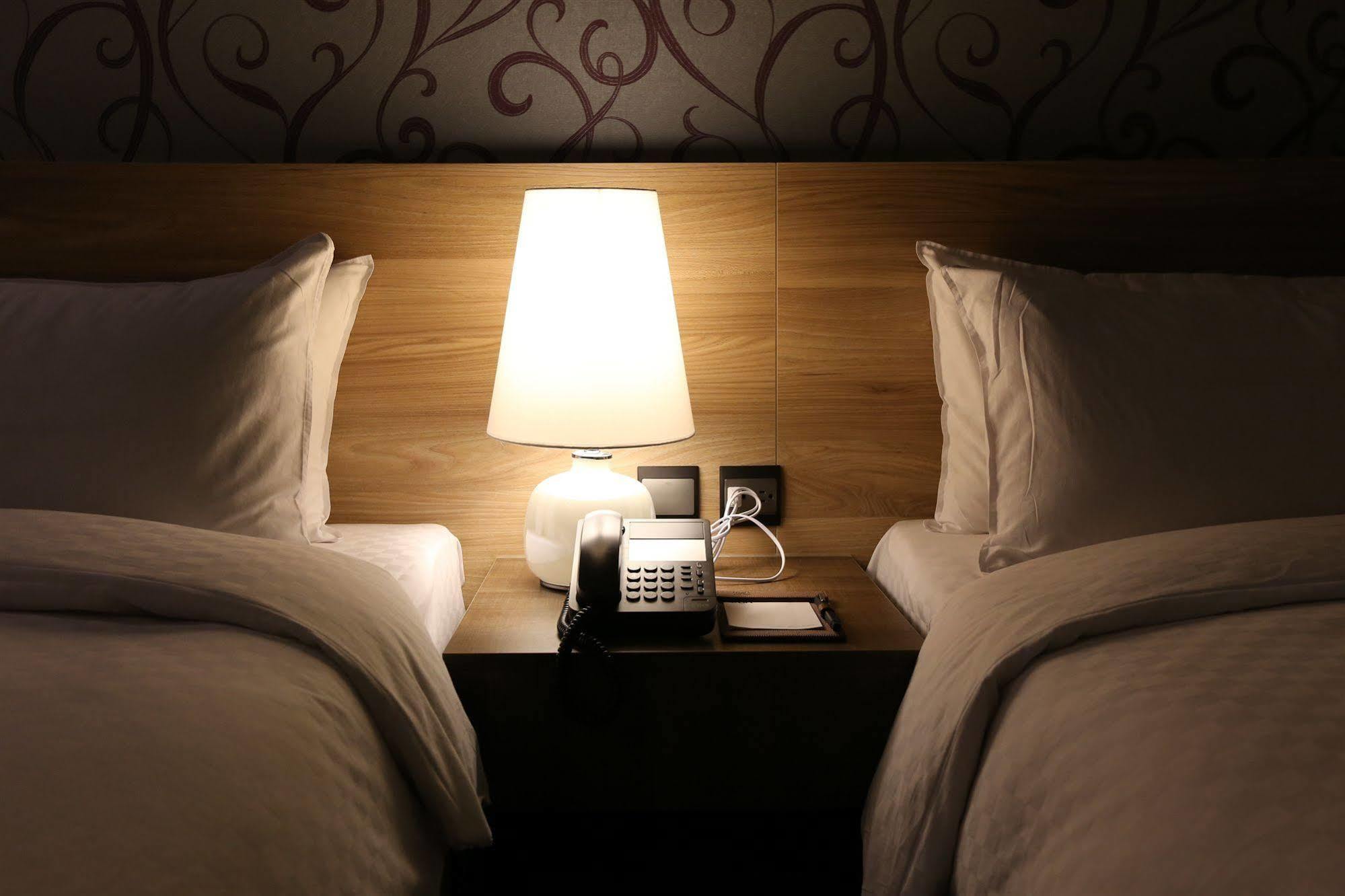 Kun Hotel Taichung Exterior foto