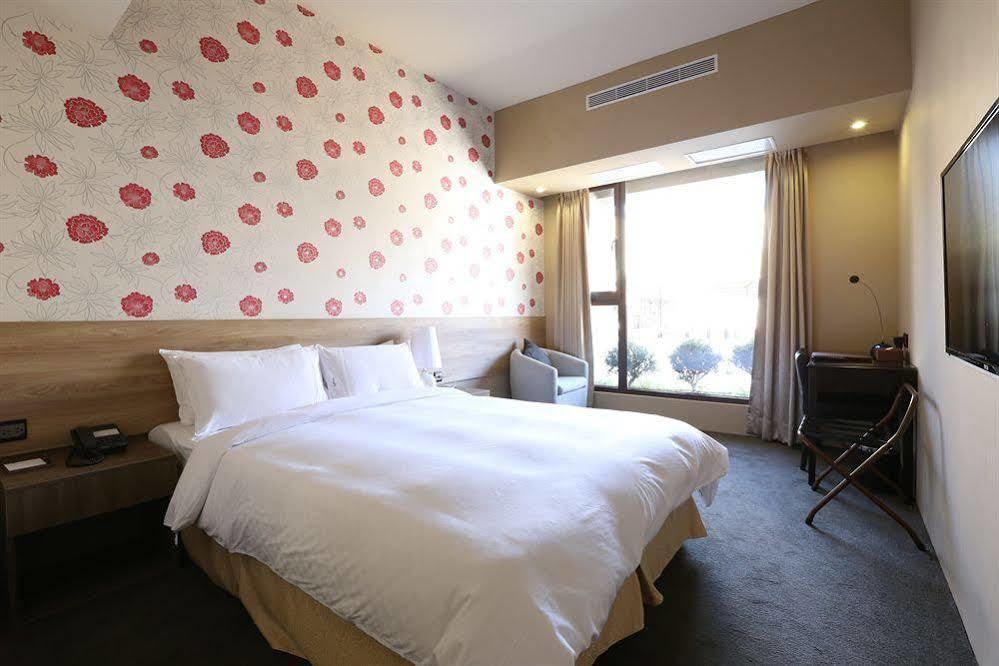 Kun Hotel Taichung Exterior foto